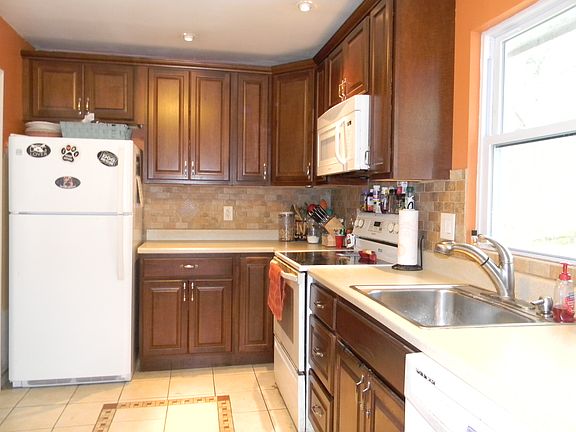 5th image of 3 Bear Ln