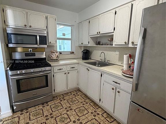 5th image of 720 Collins Ave APT 502