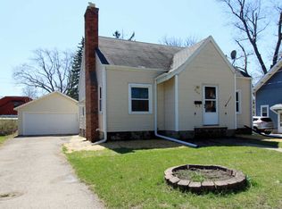464 NW Barstow St, Waukesha, WI 53188