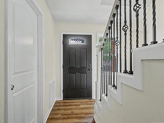 4th image of 1703 Park Ave