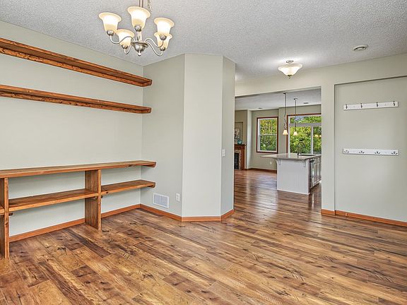 4th image of 560 Ravencroft Rd