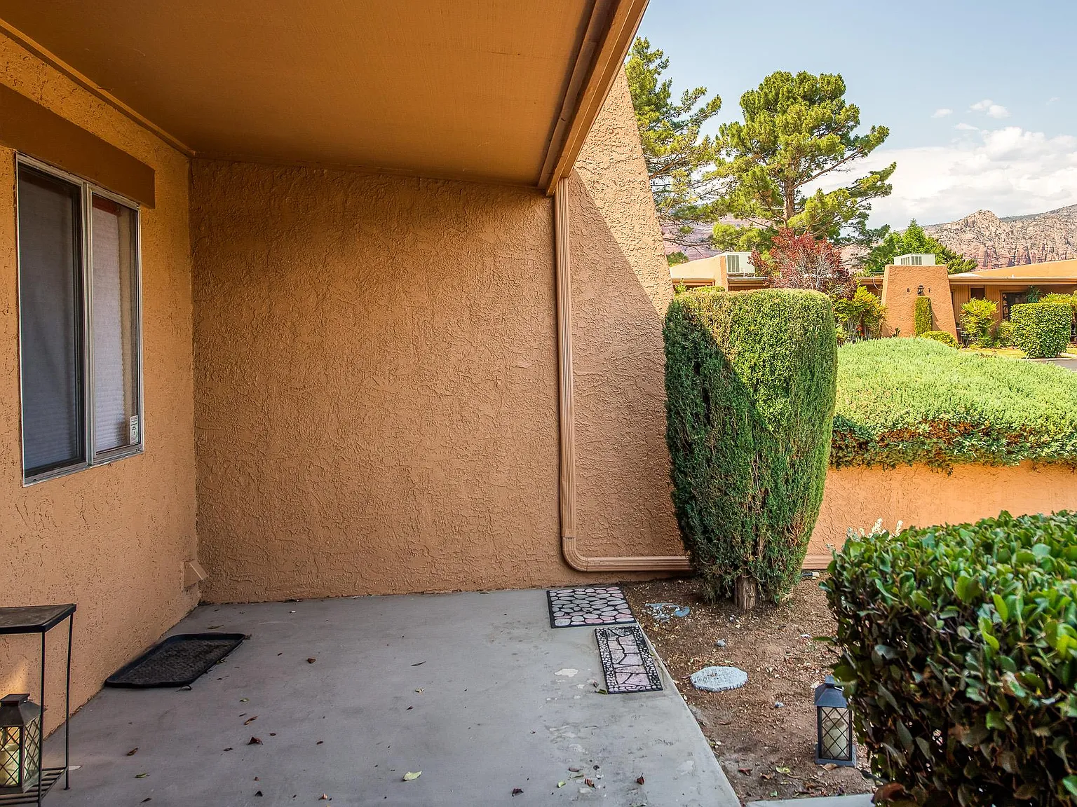2 bed, 1010 sqft, $2,895 — Photo 2