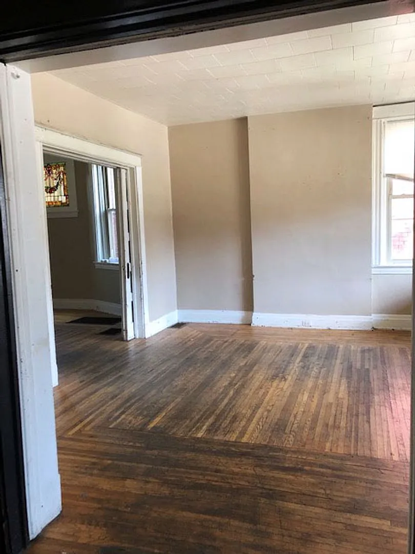 7 bed, 3.0 bath, $5,150 — Photo 3