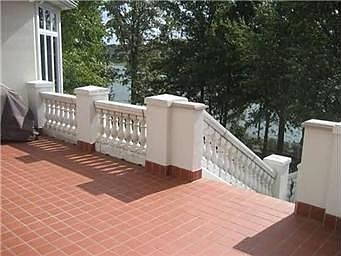 3rd image of 609 NE Shoreline Dr