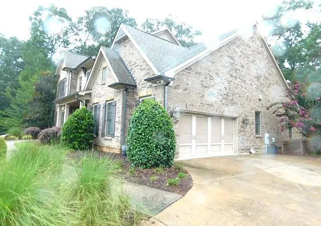 5 bed, 4.0 bath, 5117 sqft, $4,500 — Photo 3