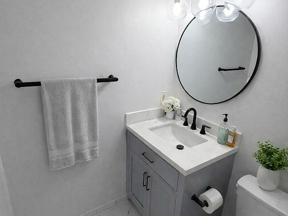 5th image of 390 Commonwealth Ave APT 809