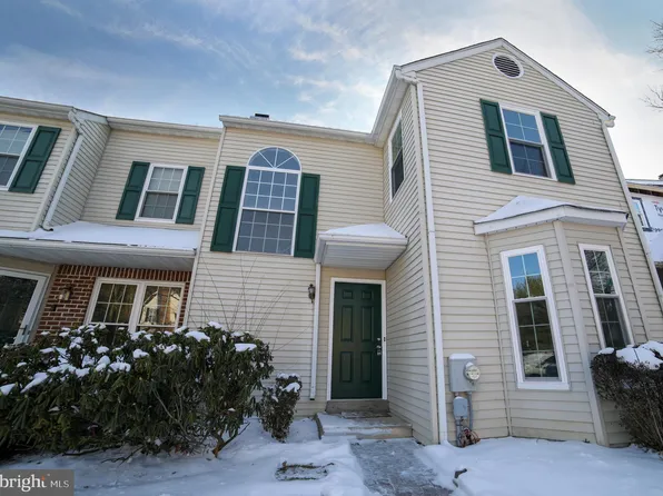 37 Village Dr, Schwenksville, PA 19473