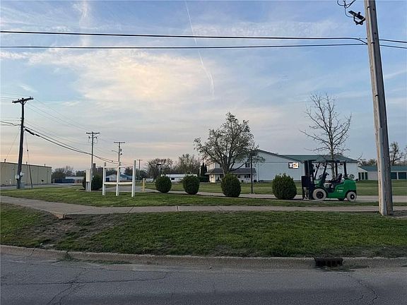 5th image of 709 W Jasper St