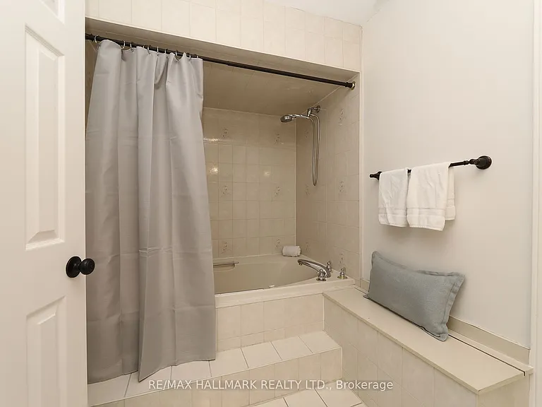 58 Pickett Cres — Photo 30