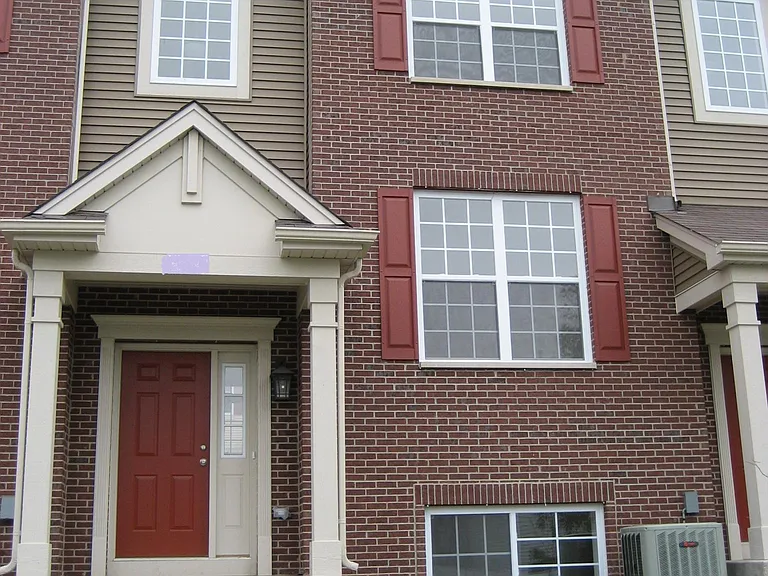 928 Charlton Ln — Photo 1