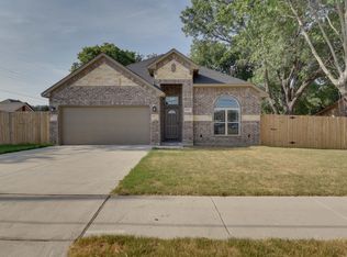 1513 Galveston St, Grand Prairie, TX 75051