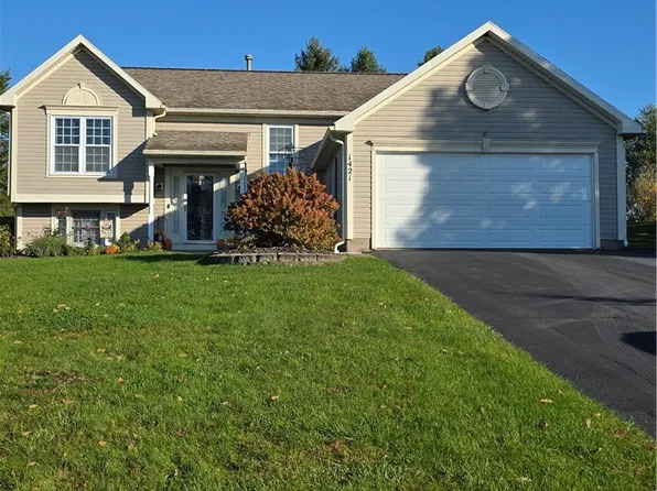 1421 Sunrise Dr, Walworth, NY 14568