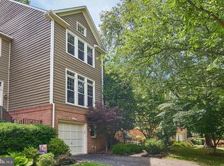 1230 Weatherstone Ct, Reston, VA 20194
