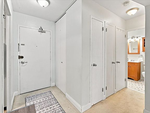 5th image of 6301 N Sheridan Rd APT 3D