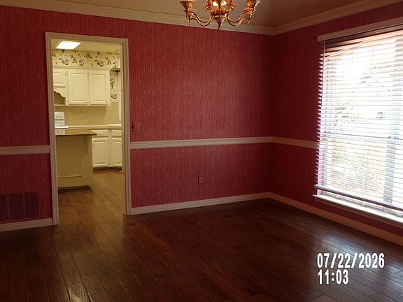 5th image of 802 NW Seaton Pl