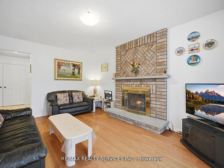 62 Fernbrook Cres — Photo 21