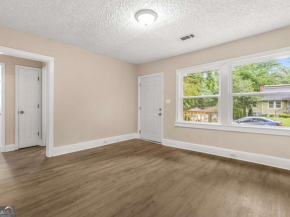 5th image of 1826 E Farris Ave