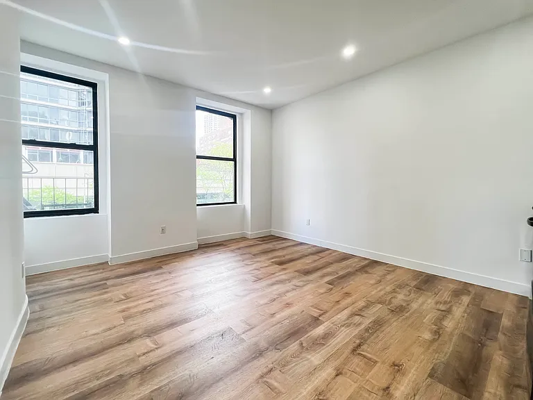 1020 3rd Ave #B2 — Photo 4