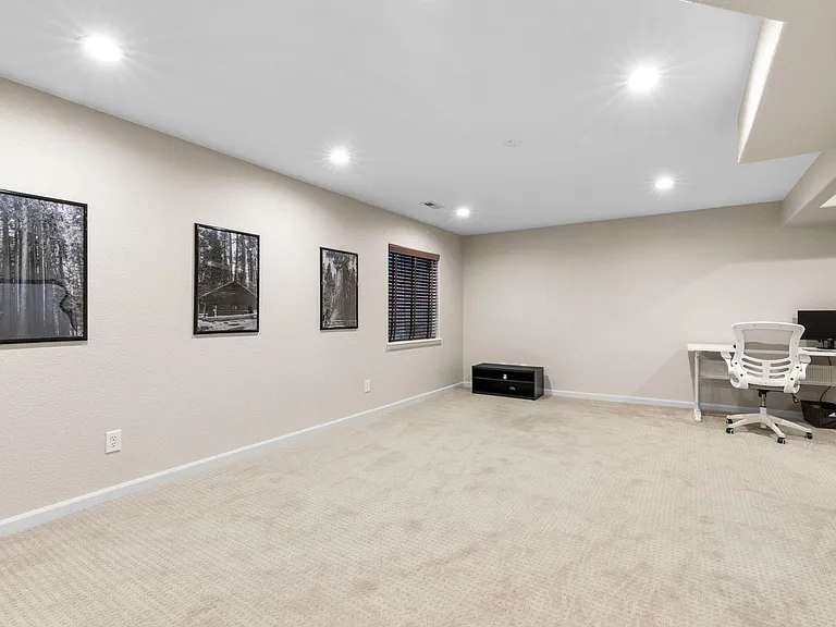 2771 Calkins Pl — Photo 50
