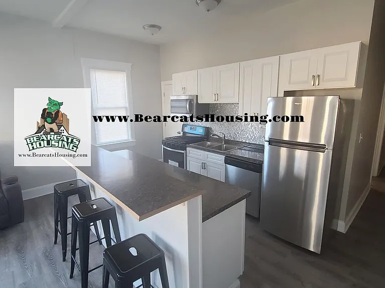 27 Leroy St — Photo 10