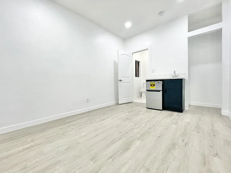 2826 Darwin Ave #2826 — Photo 2