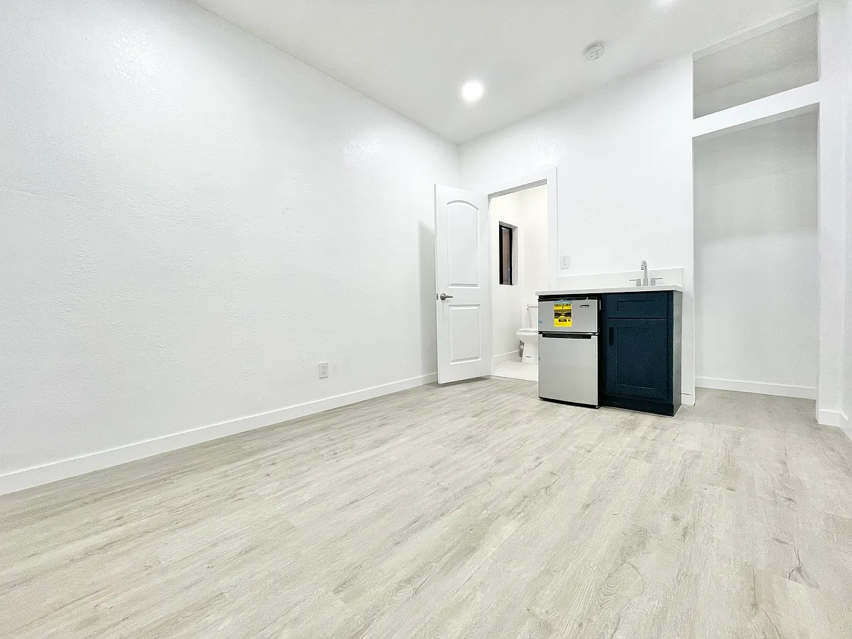 Building Photo - 2826 Darwin Ave #2826