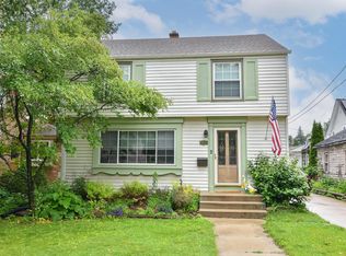 2129 N 86th St, Wauwatosa, WI 53226