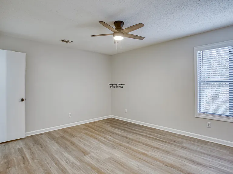 4031 Hawthorne Cir SE #2 — Photo 8