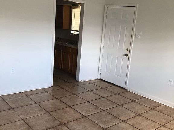 3rd image of 8533 Gervais St