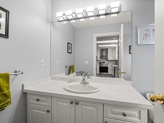 5th image of 1480 View Cres