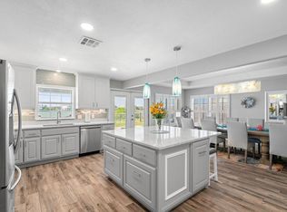 120 Pintail Ln, Rockport, TX 78382