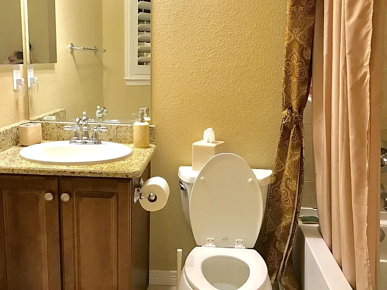 2nd Bath Room
