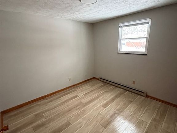 3rd image of 237 Edwin St NW APT 4