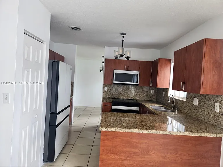 13658 SW 142nd Ter — Photo 5
