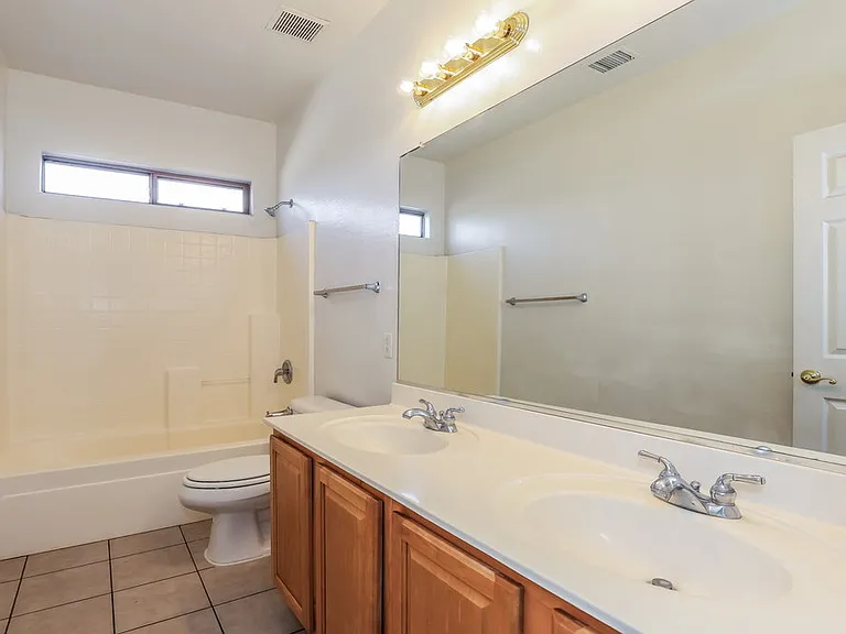 5245 W Bowker St — Photo 15