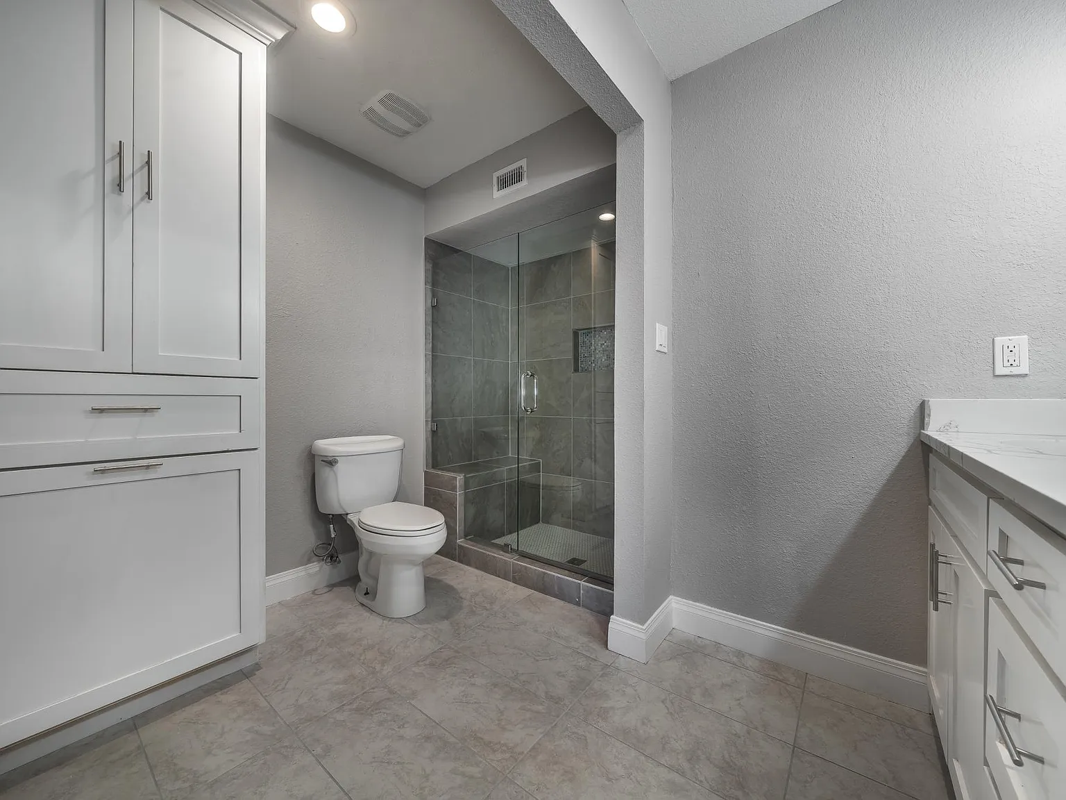 4 bed, 1975 sqft, $2,395 — Photo 4