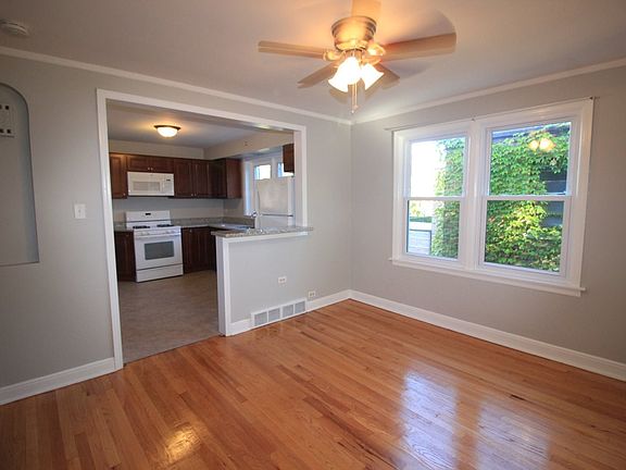 3rd image of 10940 S Artesian Ave #2