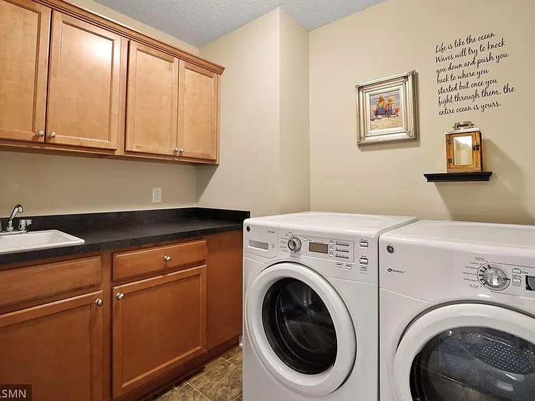 1290 Eagle Point Dr — Photo 22