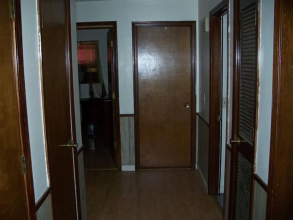 4th image of 224 Jefferson St
