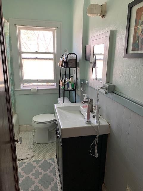 2nd image of 900 W Huron St #1