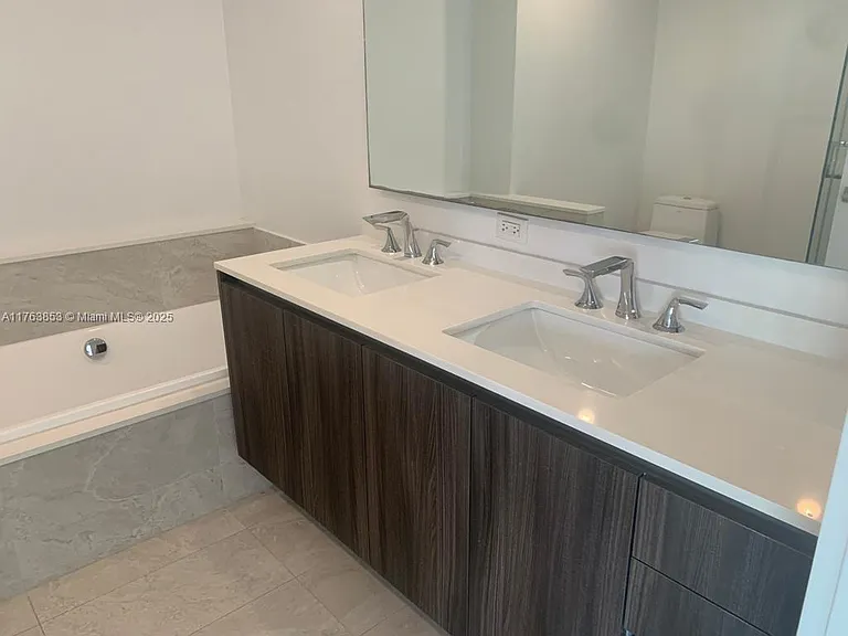488 NE 18th St #517 — Photo 20