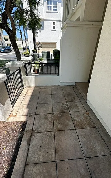 130 Beach Side Ct — Photo 2