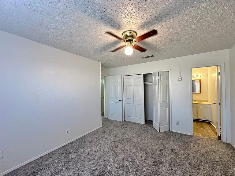 2105 Creekwood Dr — Photo 16