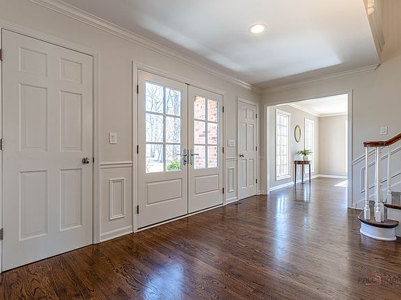 2nd image of 609 Old Hickory Ln