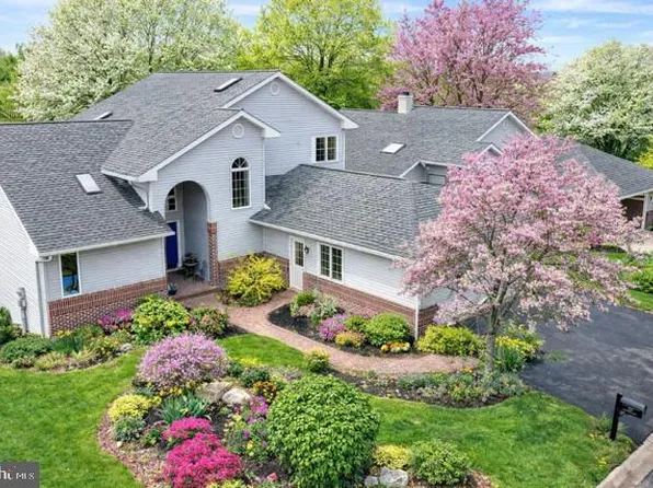 725 Brookside Ln, Lebanon, PA 17042