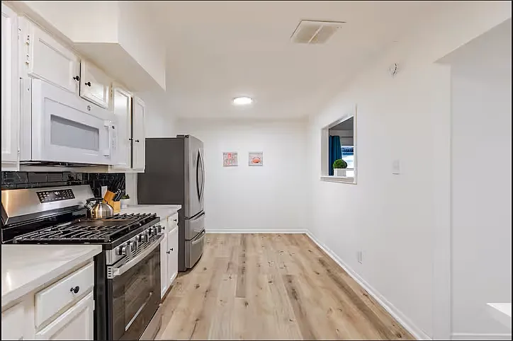 4214 Howcher St — Photo 3