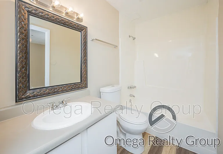 Lakeridge Apartments — Photo 37