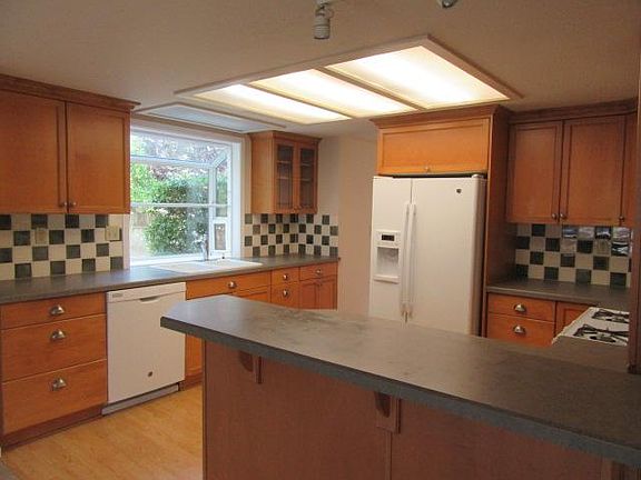 5th image of 6804 147th Ct NE