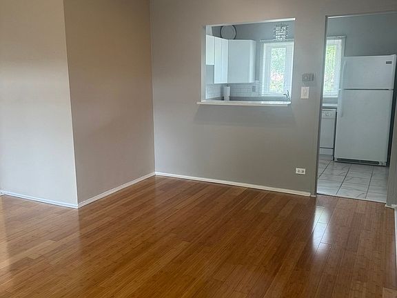 5th image of 606 Green Bay Rd APT 2A