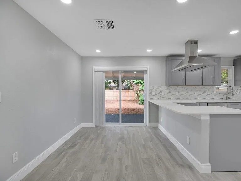 2115 Messina Ave — Photo 10